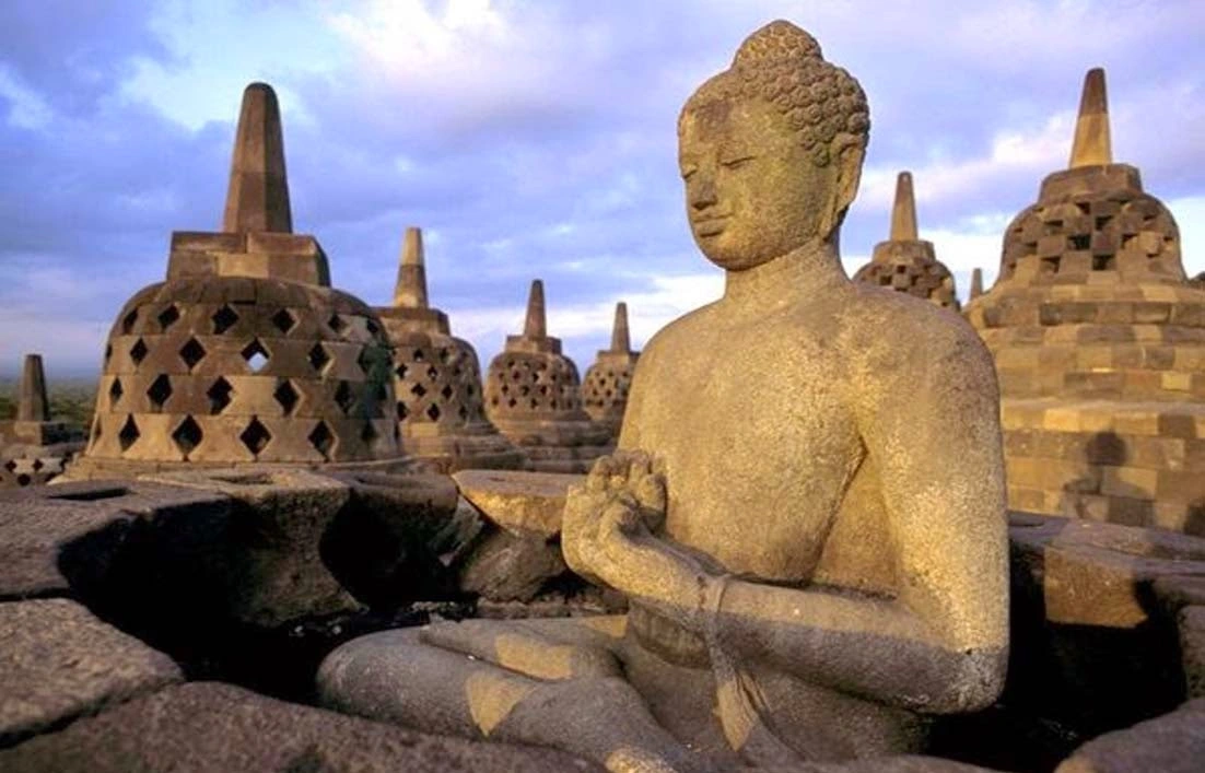 gambar-patung-budha-di-candi-borobudur